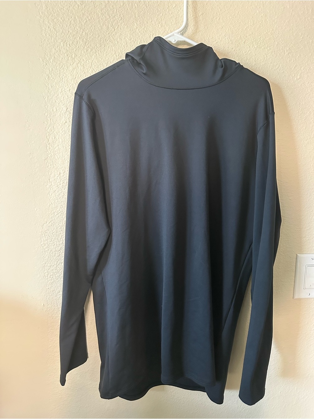 Under ArmourMen's Black Long-Sleeve Turtleneck hoodie size XL/ NWOT 1429
